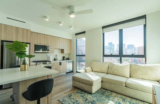1BR1BA Suite w/Pool, Gym & Rooftop w/City Views