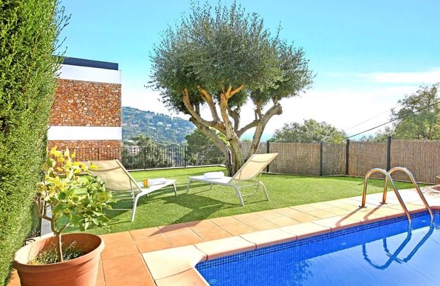 1ESQ 01 - 6 Bedrooms house with garden and private pool located in Llafranc 800m from the beach