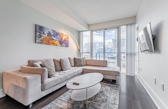 1King 1Queen 1Twin Beds/CN TowerView/Luxury Suite