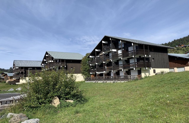 1st floor apartment, sleeps 4/5. Due south