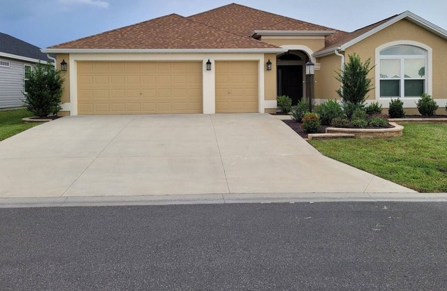 2/2 BATH DESIGNER HOME