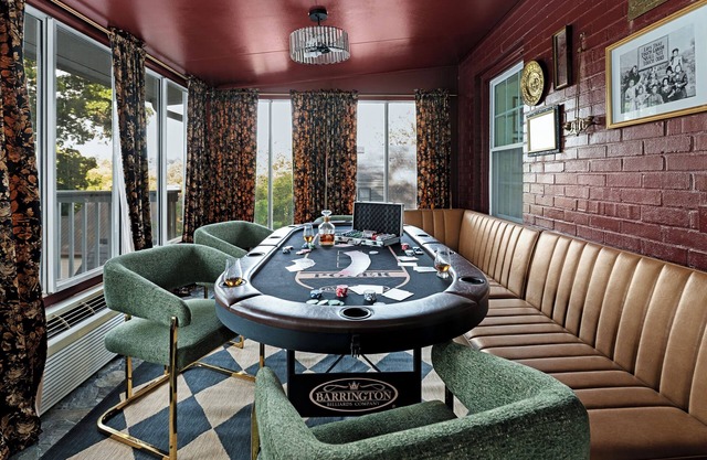 2.7 mi to Buffalo Trace|Hot tub|Firepit|Poker|Coffee Bar