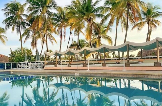 2 BDR Suite w/Balcony, Full kitchen, Pool & Beach Access