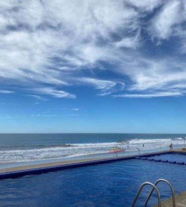 2 bdrm - Sleeps 8 -Ocean front -Ocean View