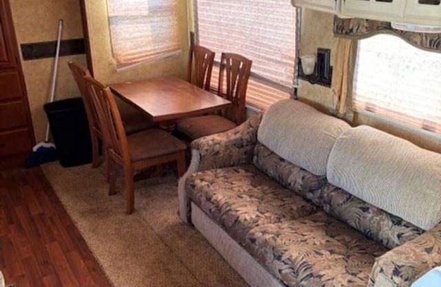 2 Bed, 2 Bath High End RV, Fully Furnished, Pet and Child Friendly