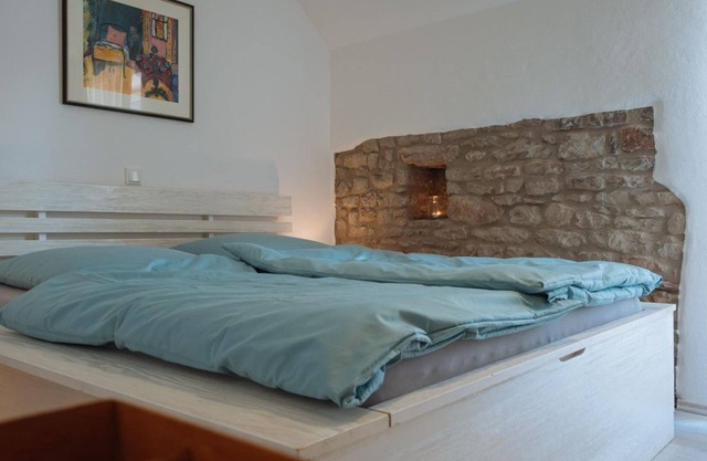 2-bed apartment no. 2, shower/WC, living room/bedroom - Ferienwohnungen Maijeschhof