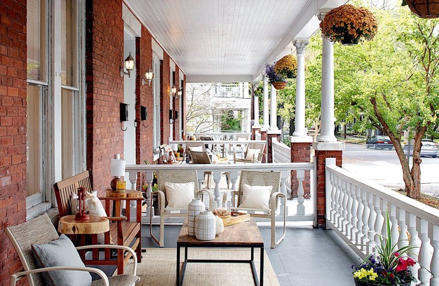 2 Bed Beauty w/Parking in Downtown Savannah