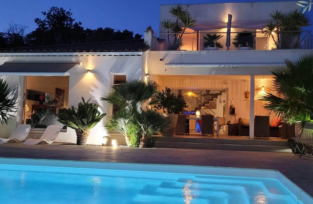 2 BED & BREAKFAST ROOMS with private SWIMMING POOL in VILLA in Salon de Provence