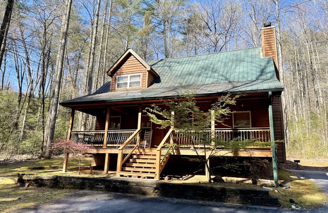 2 bed Cabin w/HOT TUB close to Helen #16