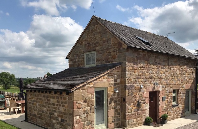 2 Bed Chic Cottage Barn Alton Towers Polar Bears Peak District