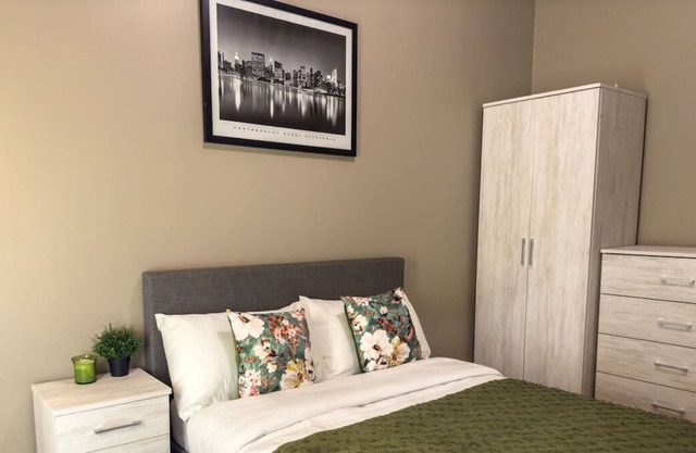 2 Bed - Close to LBU, Headingley Stadium and YCC