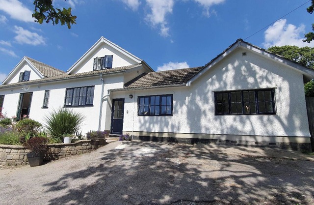 2 Bed Cottage - Sleeps 4 - Garden, Pets, Wifi