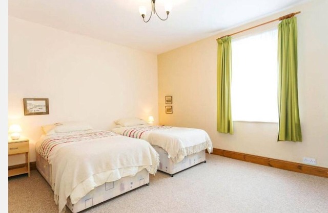 2 Bed Cottage - Sleeps 4 - Parking - Pets - Wifi