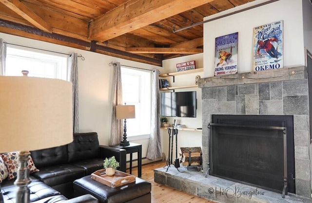 2 Bed Exceptional Fireplace Condo In the Heart of Town On Shuttle Route