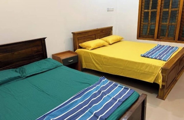 2 Bed first floor AC house With Free parkingnn