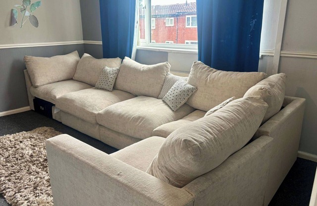 2 Bed House-Sleeps 4-Free Parking