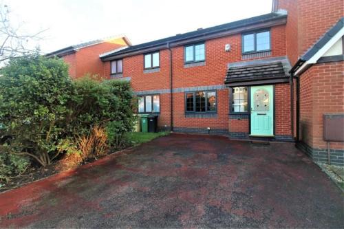 2 Bed House - Sleeps 4 - Pets - Garden - Parking