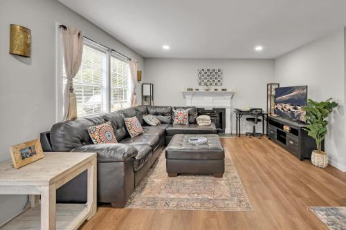 2 Bed, Moroccan style Tvs,Kids Essentials, Crib,walk to Golf