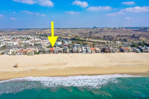 2 Bed Oceanfront with patio on the Sand in Quiet West Newport
