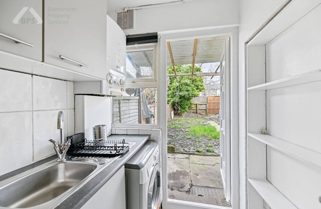 2-bed - Sleeps 4 - With Garden
