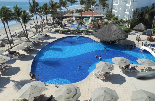 2 Bed Suite in 4 Star Family Resort-Steps from Beach-Marival Emotions