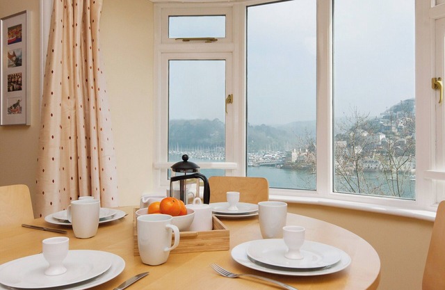 2 bedroom accommodation in Newcomen Road & Southtown