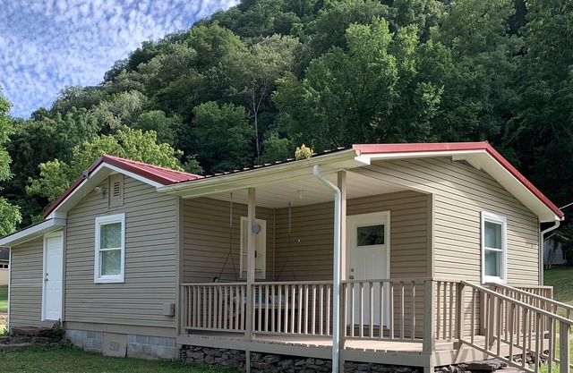 2 Bedroom 1 bath House on the New River