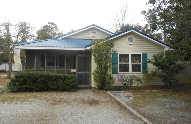 2 bedroom 2 bath newly renovated beautiful private home 3 miles from ocean.