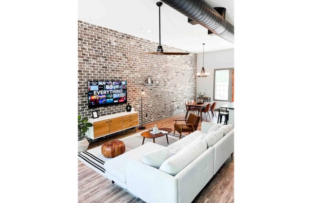2 bedroom 2 bath Modern Luxury Townhome near Marshwalk