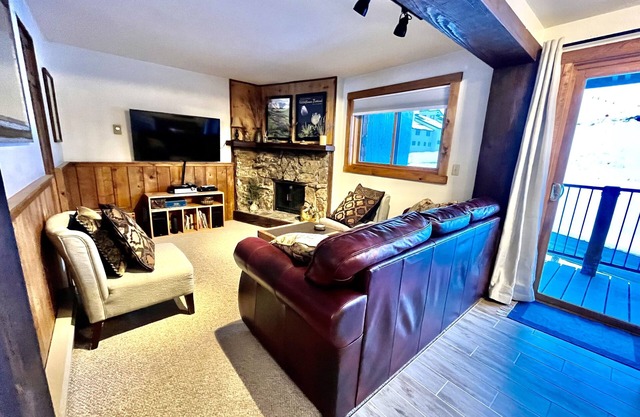 2 Bedroom 2 Bathroom Condo - Base Area - Three Seasons
