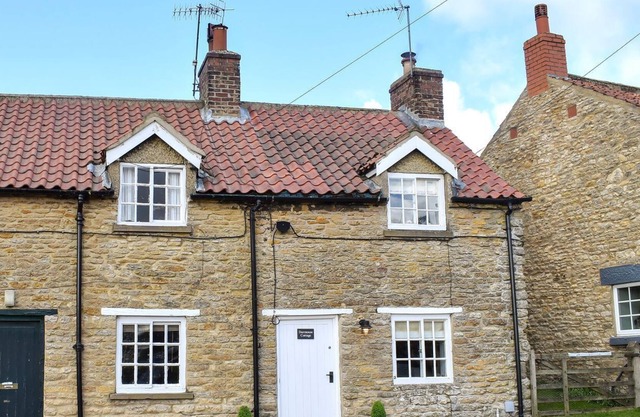 2 bedroom accommodation in Brompton By Sawdon, near Scarborough