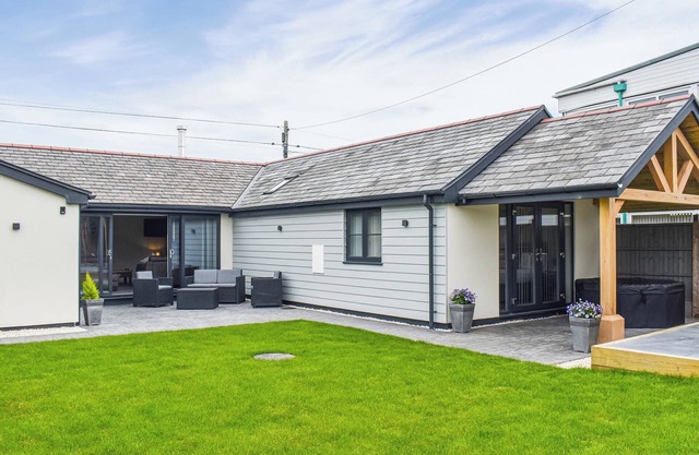 2 bedroom accommodation in Eyton Wrexham