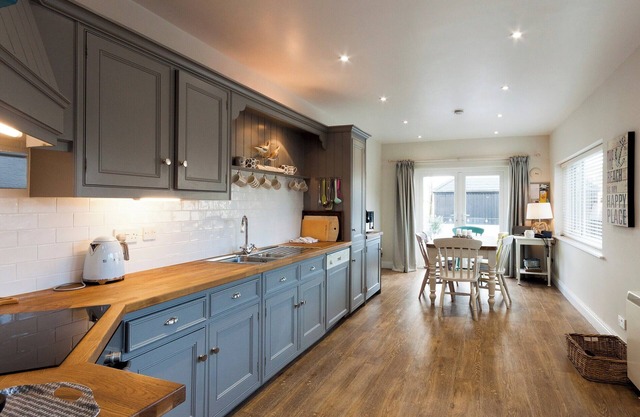 2 bedroom accommodation in Island Street