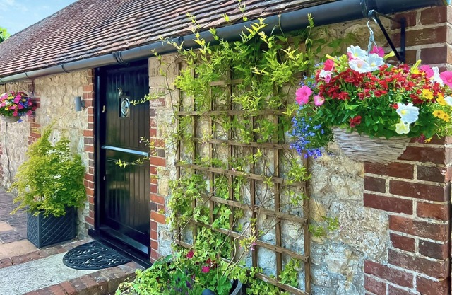 2 bedroom accommodation in Sellindge, near Folkestone
