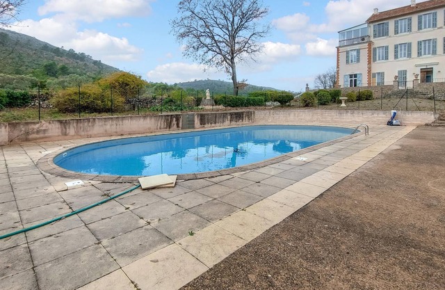 2 bedroom accommodation in Fox-Amphoux