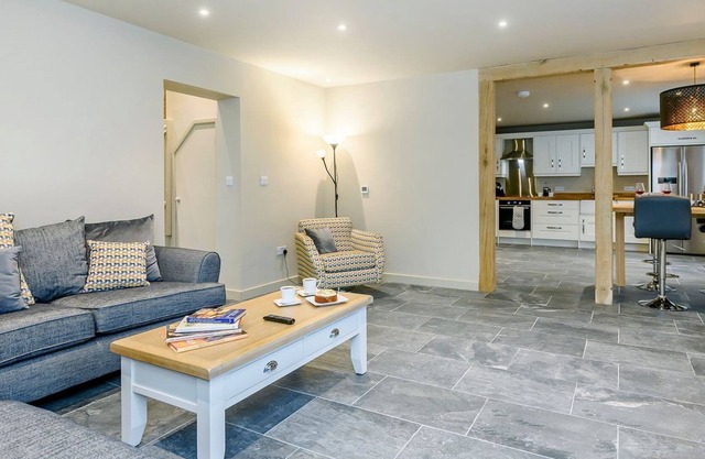 2 bedroom accommodation in Heveningham, near Halesworth