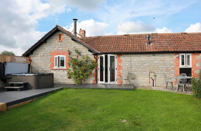 2 bedroom accommodation in South Barrow, near Yeovil