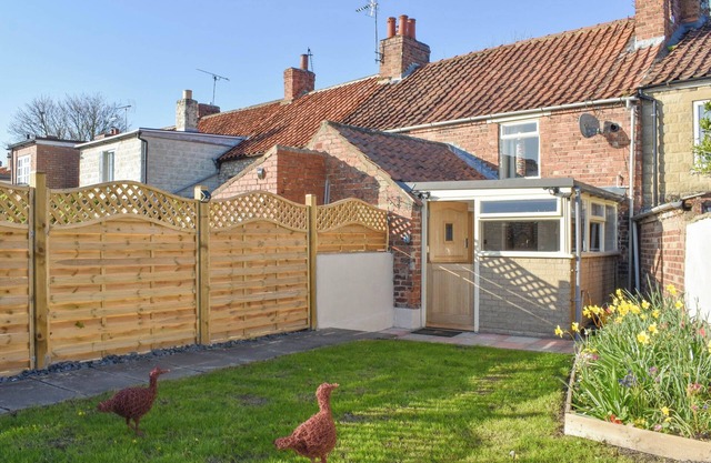 2 bedroom accommodation in Pickering