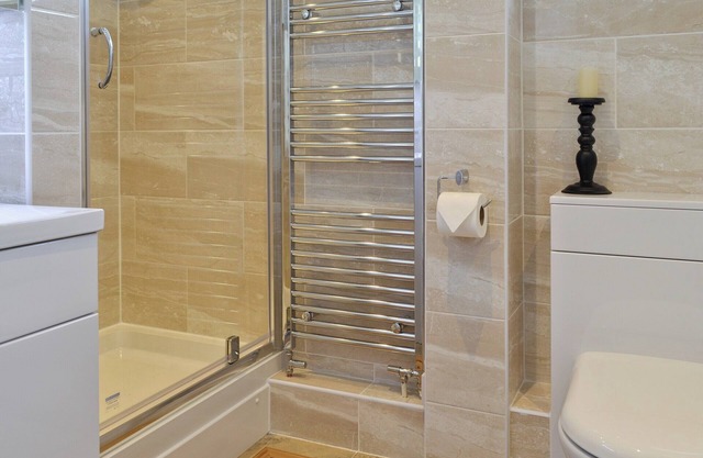 2 bedroom accommodation in Appledore