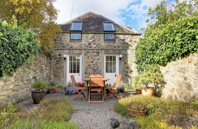 2 bedroom accommodation in Linlithgow, near Edinburgh