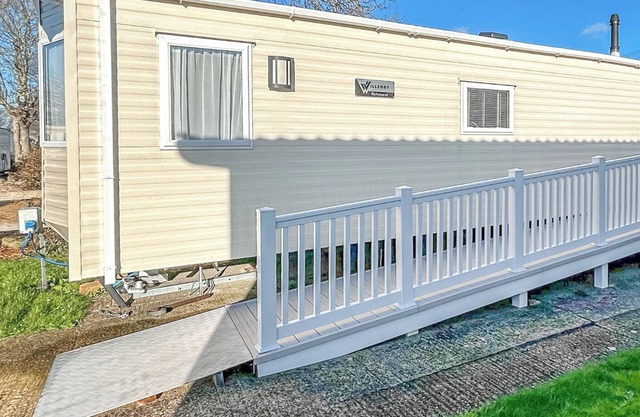 2 bedroom accommodation in Newbridge, Nr Yarmouth