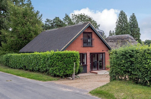 2 bedroom accommodation in Woodbastwick, near Norwich