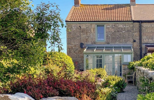 2 bedroom accommodation in Lower Boscaswell, near Pendeen