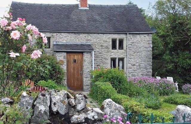 2 bedroom accommodation in Aldwark, near Matlock