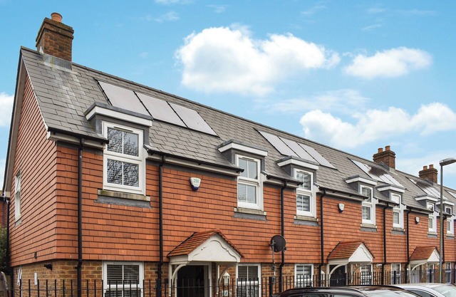 2 bedroom accommodation in Poole