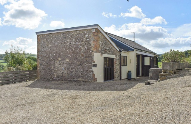 2 bedroom accommodation in Thorncombe, near Broadwindsor
