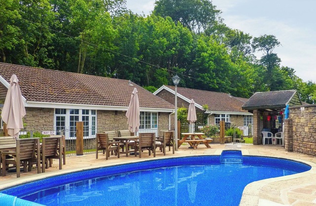 2 bedroom accommodation in Looe