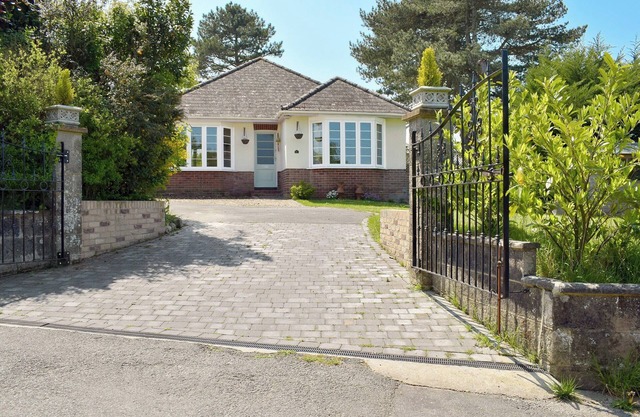 2 bedroom accommodation in Ryde