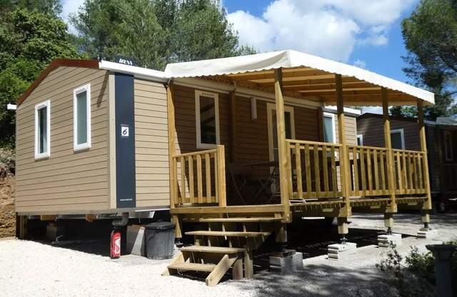 2-bedroom air-conditioned mobile home for up to 6 people 6 people