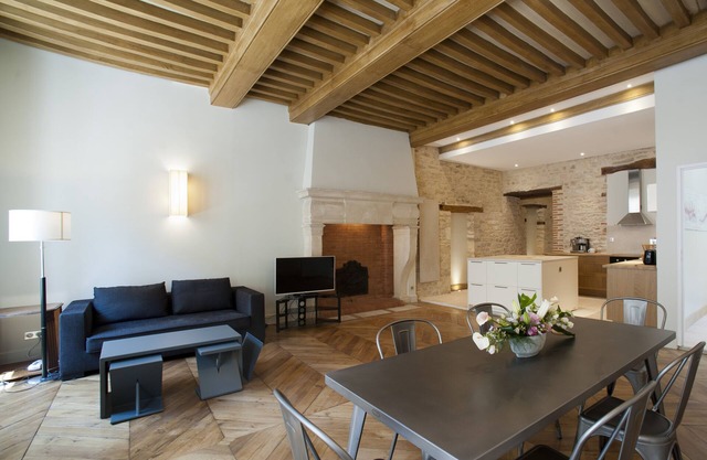 2 Bedroom apartment in the historic center! (New full air con installed in 2024)